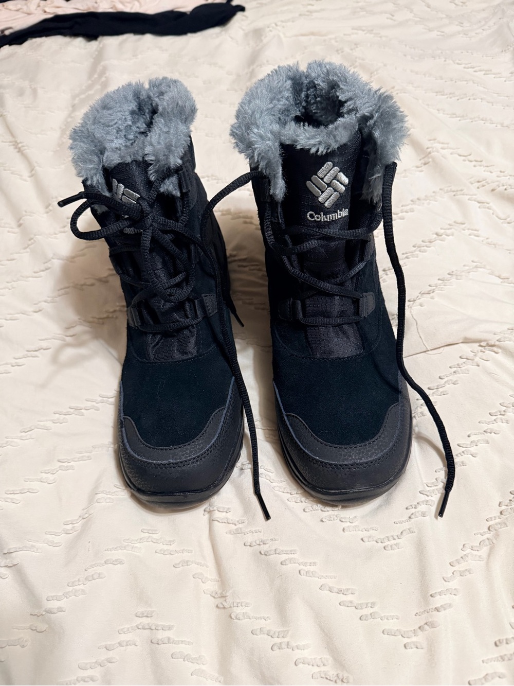 Columbia Women's Black Winter Lace-Up Boots suede with Gray Faux-Fur Collar